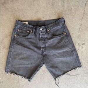 Men’s grey Levi’s shorts